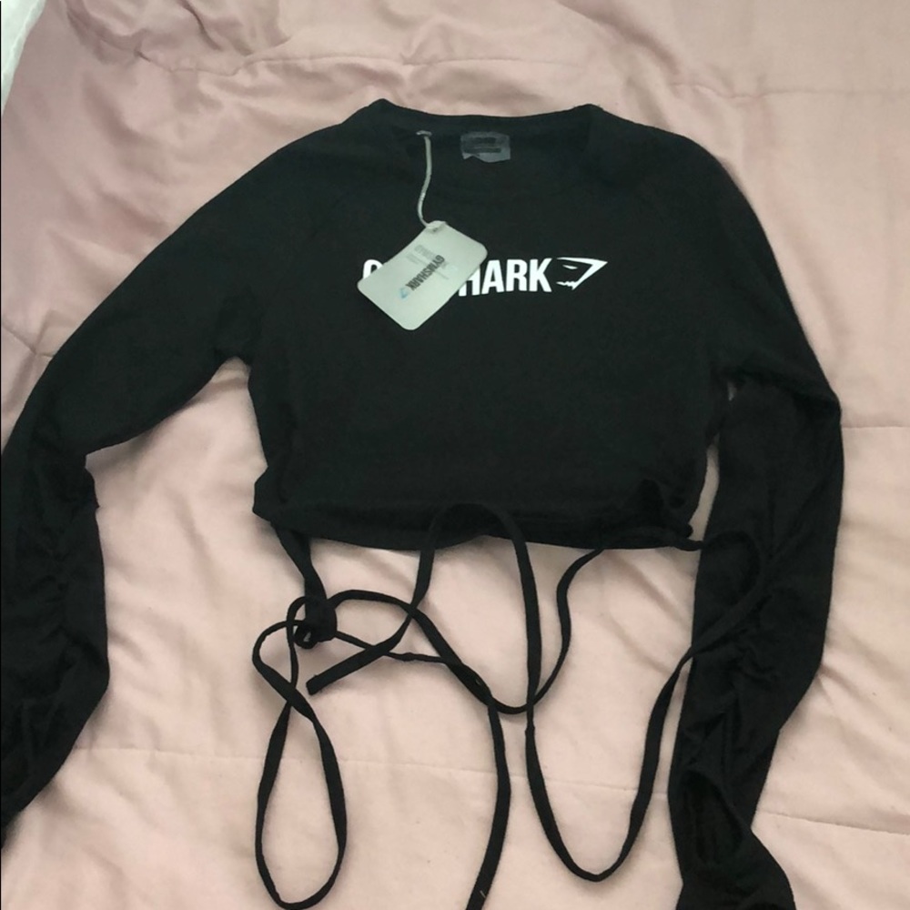 Black Gymshark cropped top